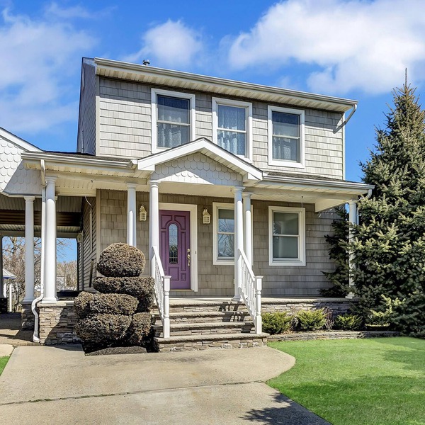 Weekend and weekly rental near Pier Village. This house has it all!