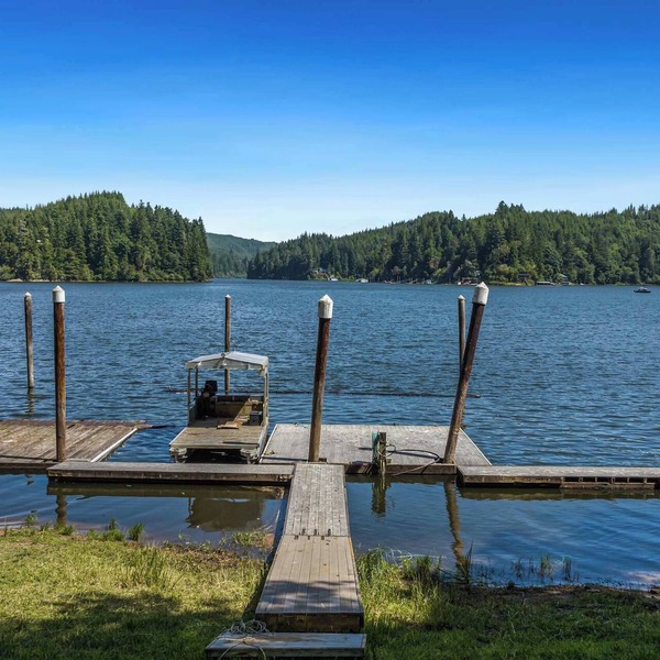 Welcome to THE ultimate Lakefront Villa!