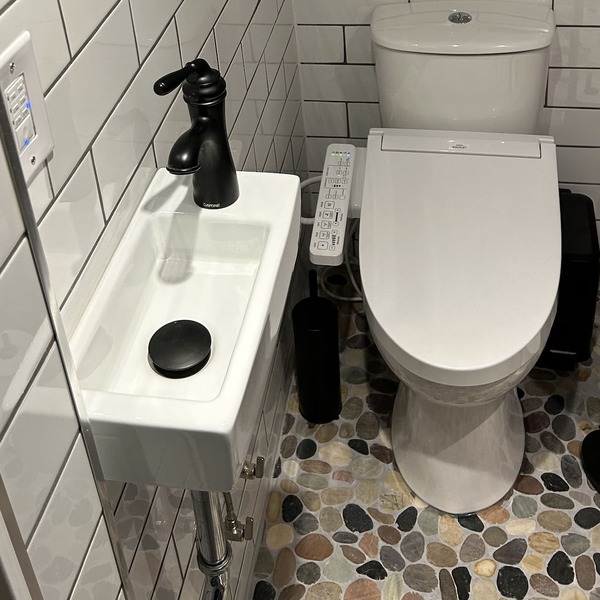 Welcome to Troll Haven! 10 minutes from downtown, cozy space with kitchenette.
