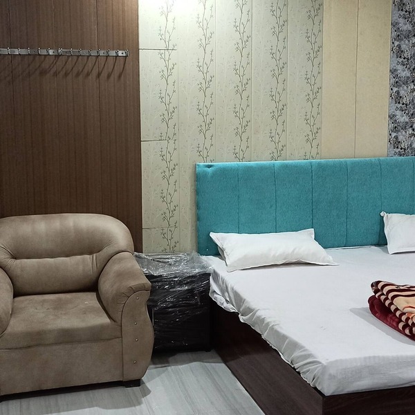 welcoming Varanasi with WiFi, AC. Enjoy your stay couple and family couple
