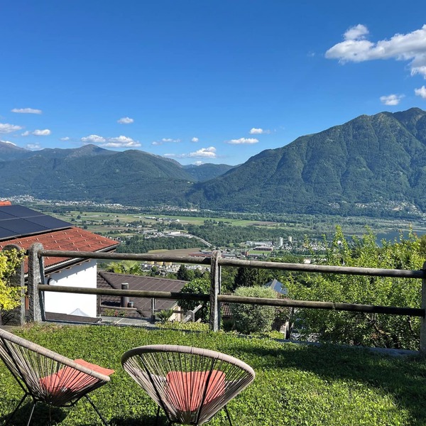 Well-maintained detached house on a sunny slope with magnificent panoramic views