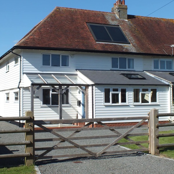 Well Situated Coastal House In Quiet Lane - Sleeps 8
