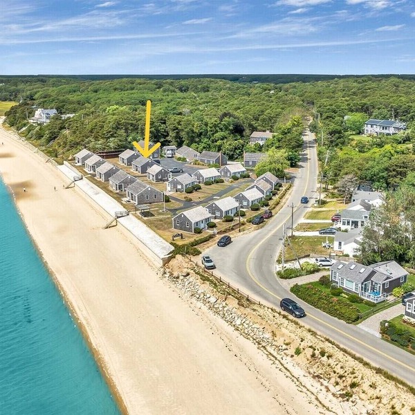 Wellfleet Harbor Facing Adorable Cottage (2308)