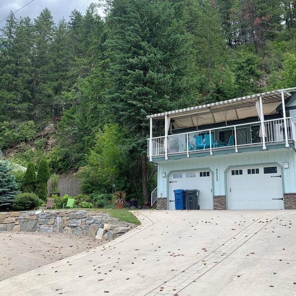 West facing Waterfront Retreat w/private beach, dock access & private buoy
