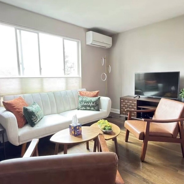 West Seattle Home - 15 Min to Downtown · Free Parking · AC · W/D