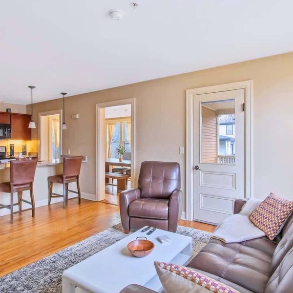 Westcott Mansion: 3BR Apt Near SU & JMA Dome