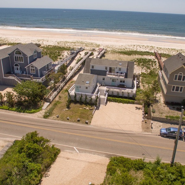 Westhampton Beach Oceanfront, 4 Bedrooms, Pool. Super Clean. Relax and Chill.