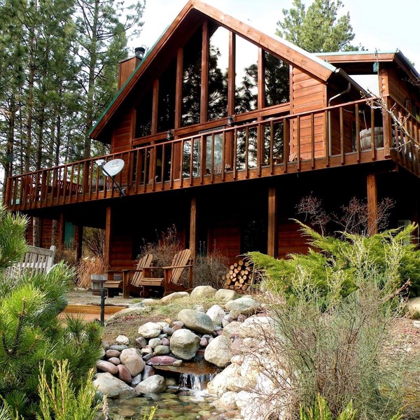 Westside 4-bdrm cabin between Hamilton & Victor with WiFi, AC. Enjoy your stay