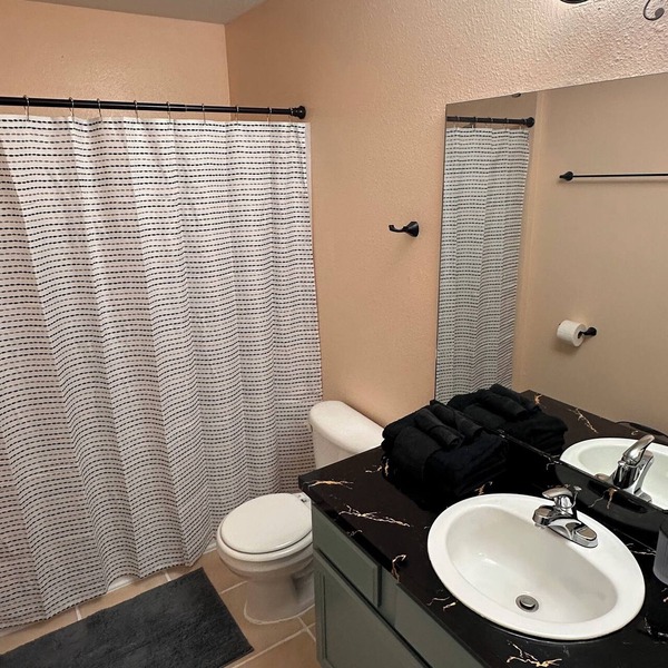 Westside Blues - Spacious 2 Bedroom, 2 Bathroom Condo
