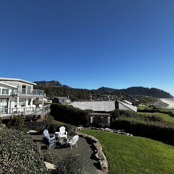 Whaletopia - Spectacular Oceanfront Vistas!