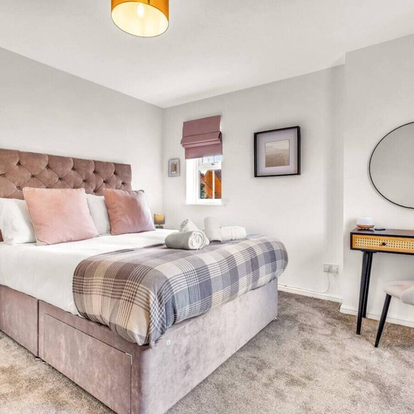 Wheatley House Excellent Location Free Parking Garden Fast Wifi Smart TVs Yoko Property