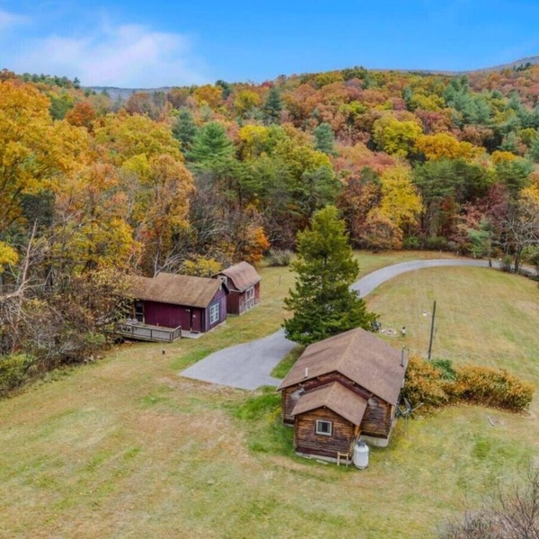 Whispering Hills - Private Couples Retreat | Pet-Friendly | Wifi | Fire Pit