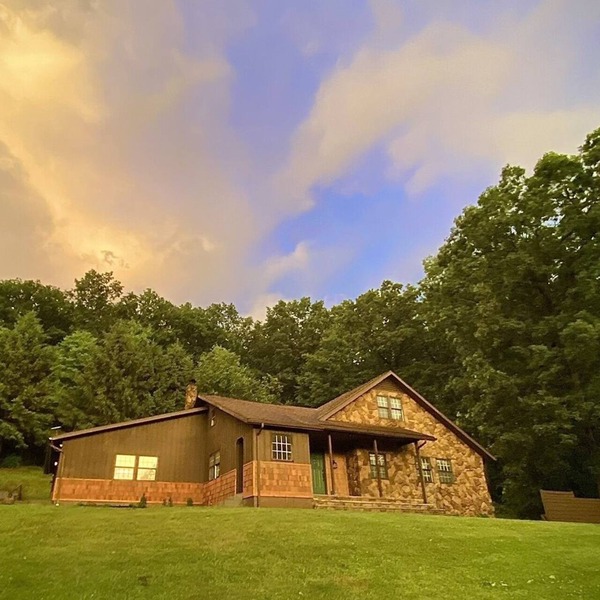 Whispering Pines Retreat-Newly Renovated Countryside Home