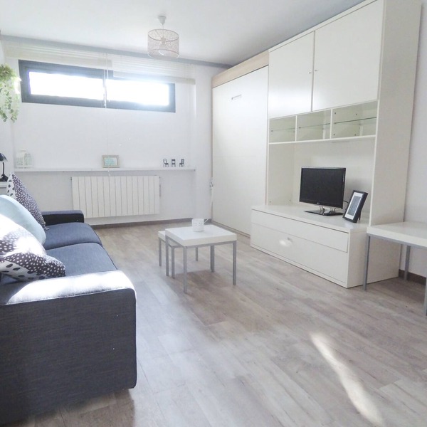 WHITE apartment for SKI and ALHAMBRA. Private garage