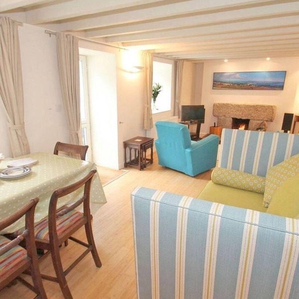 WHITE DUCK COTTAGE, family friendly, country holiday cottage in Hayle