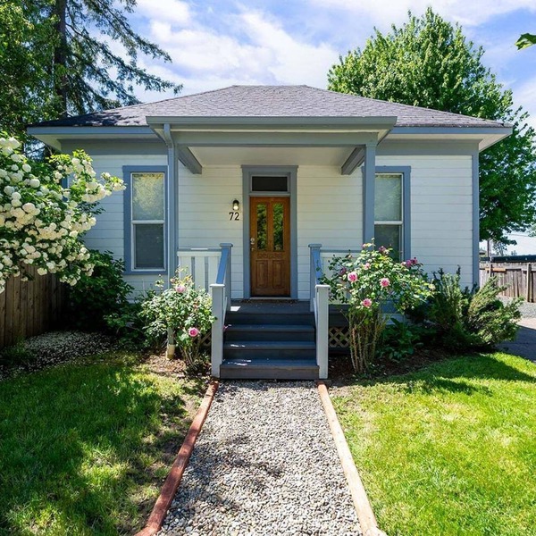 White Lotus in Eugene, just minutes from downtown, sleeps 4