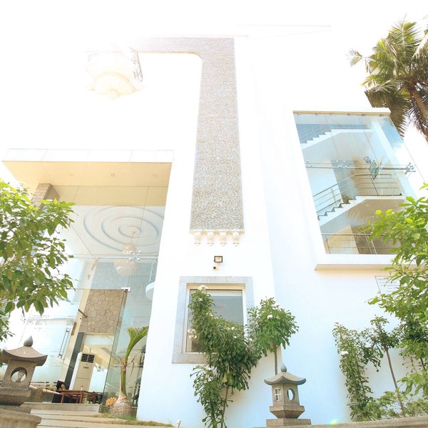 White Pearl Residency