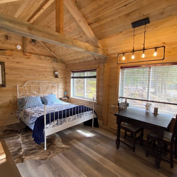 White Pine Acres Cozy couples cabin in lanark private on a large pond & pines