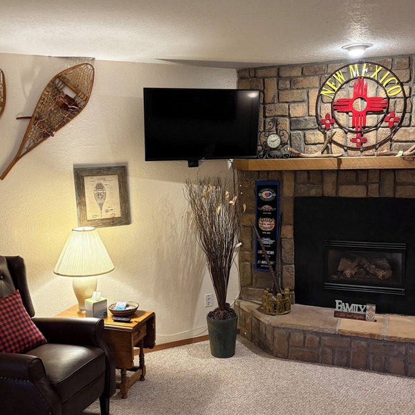 WiFi.Clean & Updated 2 Bedroom, 2 Bath w/Smart TV’s, travel locker