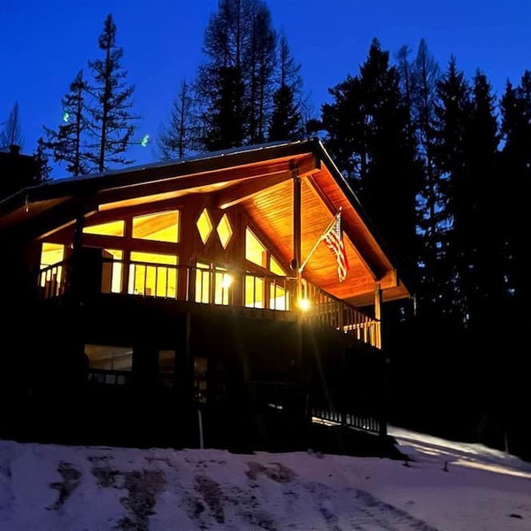 Wilderness Retreat in Montana: Luxurious Mountain Glamping Experience on Lake McGregor