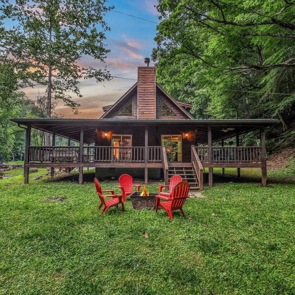 Willow Creek 2 Bedroom Cabin by RedAwning