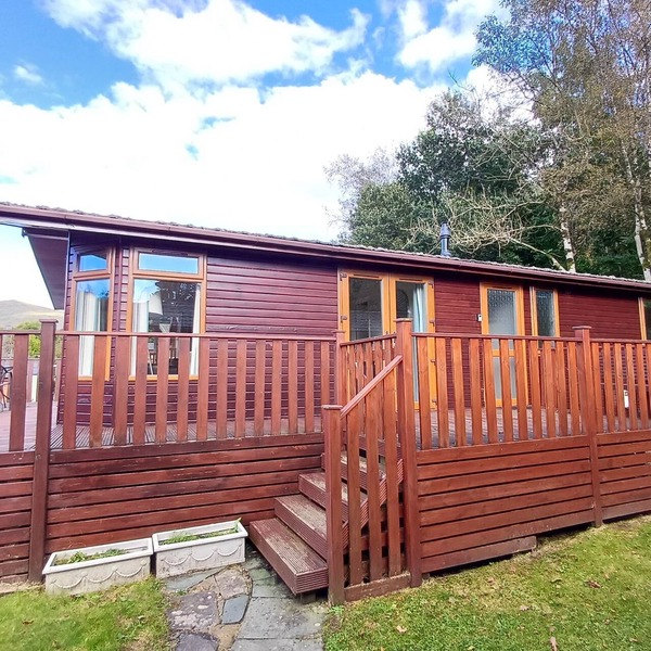 Willow Lodge - a holiday lodge that sleeps 6 guests in 3 bedrooms