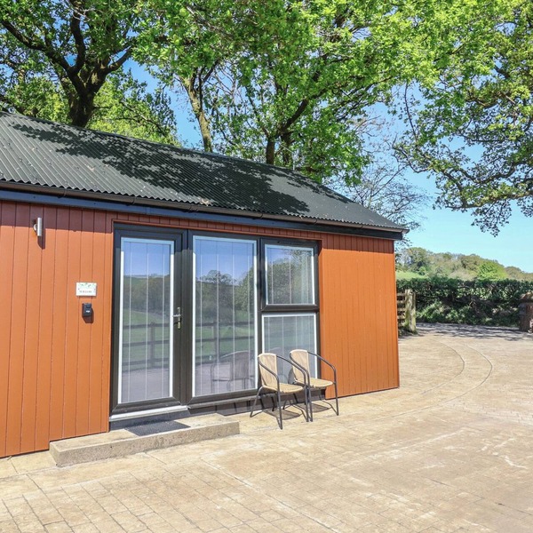 WILLOW, romantic, with a garden in Barnstaple