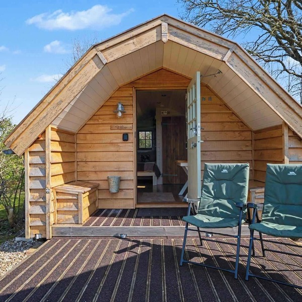 Willow Stylish pod with peaceful rural views