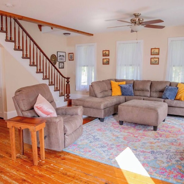 Willow View-Minutes from SLU & SUNY University- 4-bd Farmhouse Family Friendly