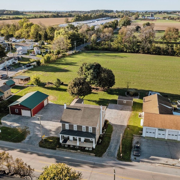 Windmill Abode - Modern 3BR Getaway w/Fire Pit