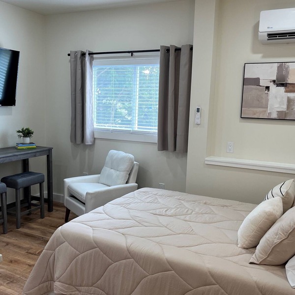 Winney Hill Studios #6 of 8 Studios - Full Renovation, 1 mile to ASV