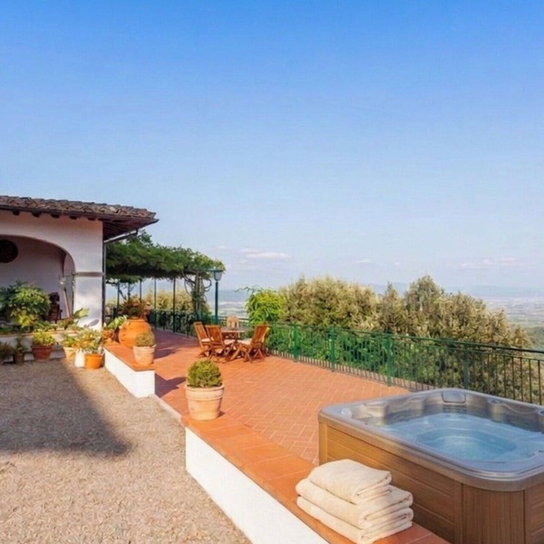 Wonderful private villa for 12 people with WIFI, private pool, TV, patio and pets allowed