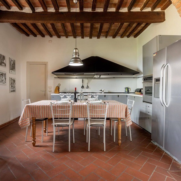 Wonderful private villa with WIFI, A/C, TV, veranda and pets allowed, close to Montepulciano