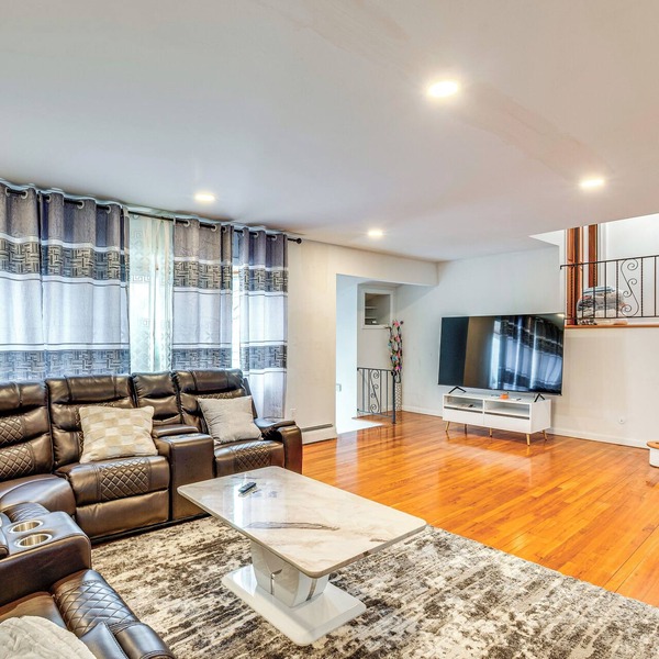 Work, Explore & Relax: Centrally Located Union Gem