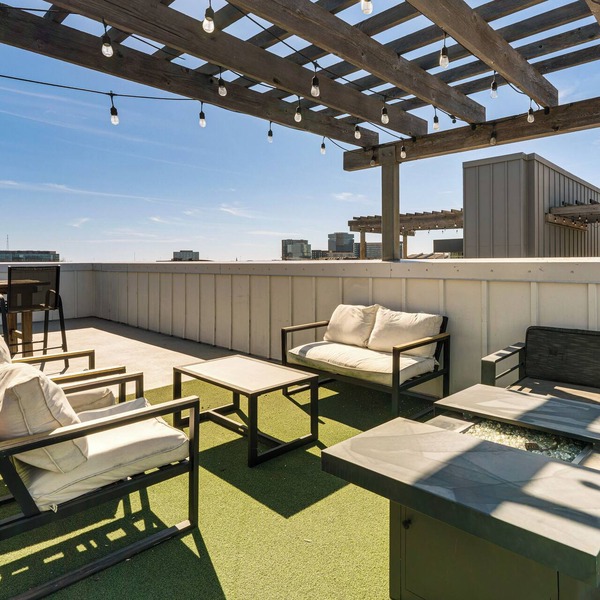Work & Play! Gem w/Fire Pit, 3 Mi to Dtwn Dallas
