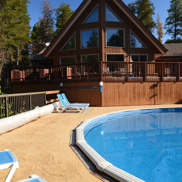 World Class executive Cottage with pool/hot tub near Grand Beach & Lake Winnipeg