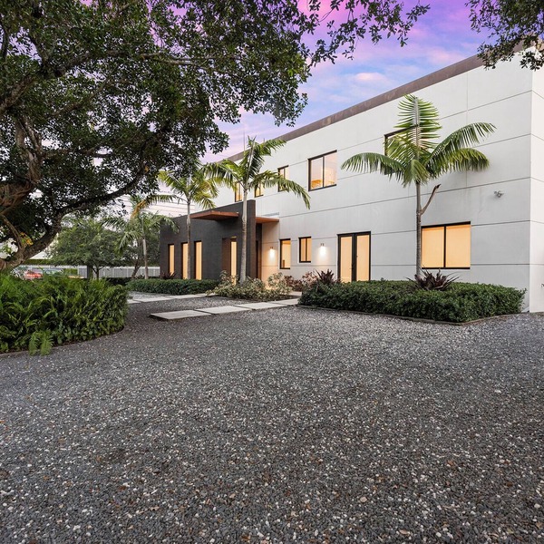 World Cup is here Bring your entire family 10-bedroom Home