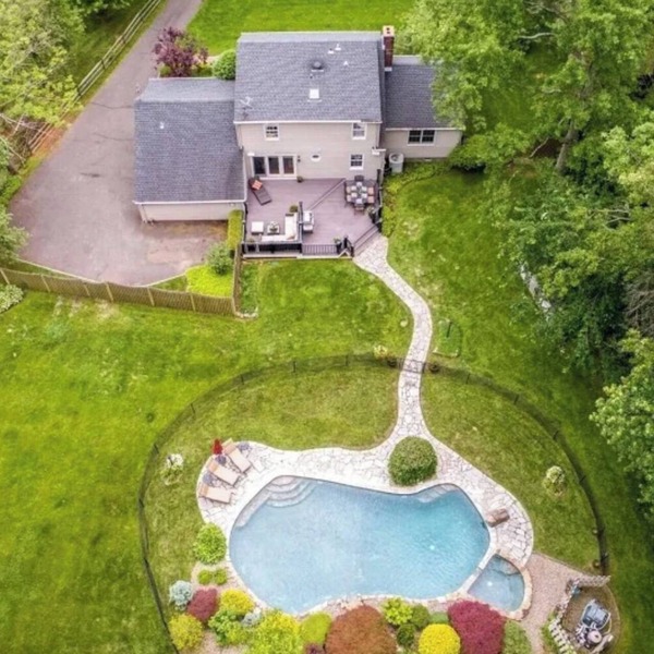 WORLD CUP LUXE–Walk to Train+Heated Pool & Spa-20 Min to Newark Airport-Sleep 10