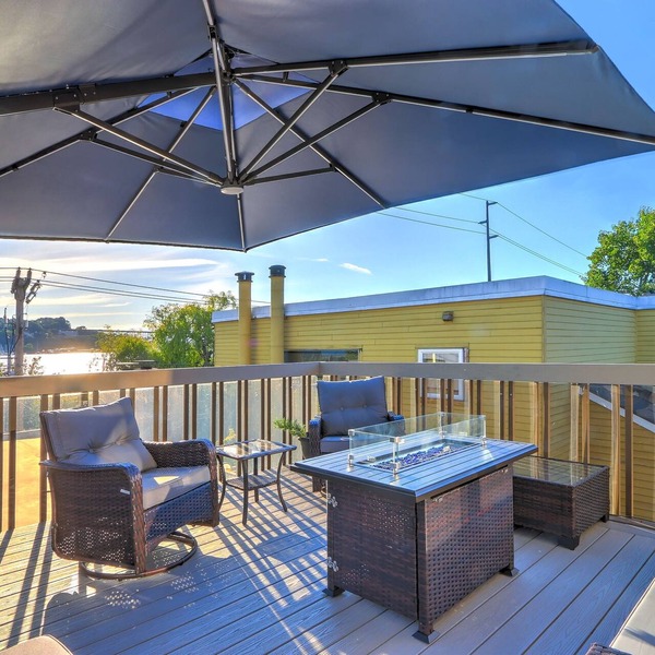 World Cup Stay Spacious Lake Union Home Firepit Deck - 10 Min to Lumen Field
