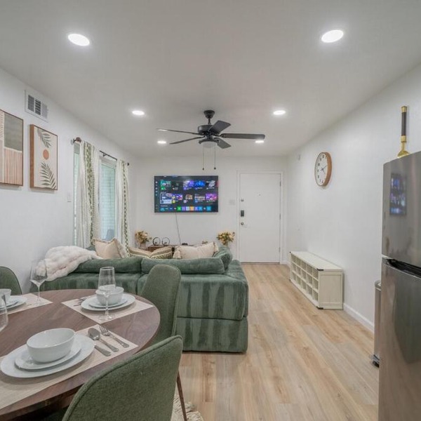 Worldcup Ready DT DFW Chic Free Parking and Pool In Medical District