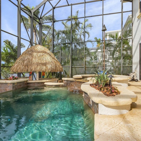 WOW! Experience Luxury! Gulf Access, Pool & Spa, Kayaks, Dock, Tiki- Villa Waterfront Wonderland