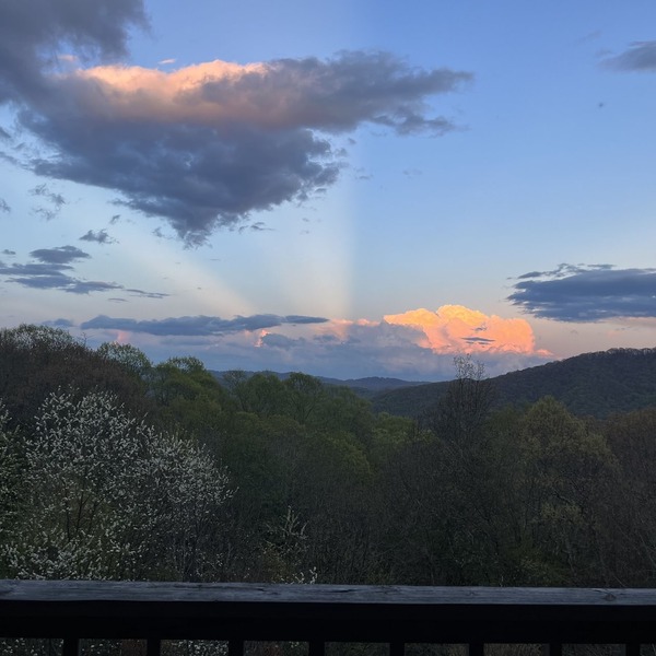 Wow Views! Right in the middle of everything! Otter Falls & Hawks Nest next door