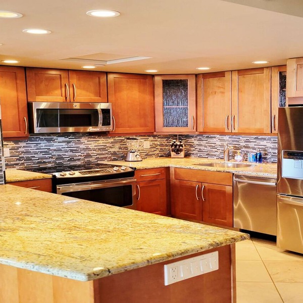 WOW! - WHALER's BEST! - PENTHOUSE -EXQUISITE REMODEL! VIEWS! 4 BEDS -SLEEPS 6!