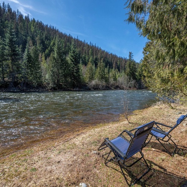Yaak Riverfront Cabin - Hunting, Fishing & Family Get Away!