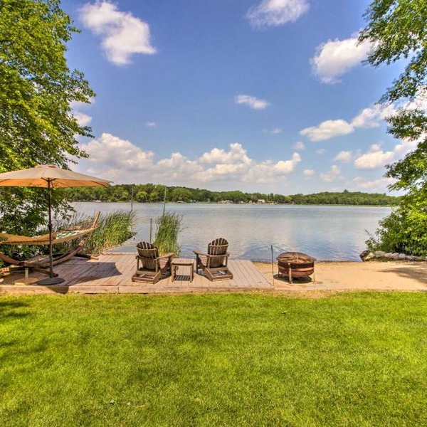 Year-Round Waterfront Getaway: Lake Access + Dock!