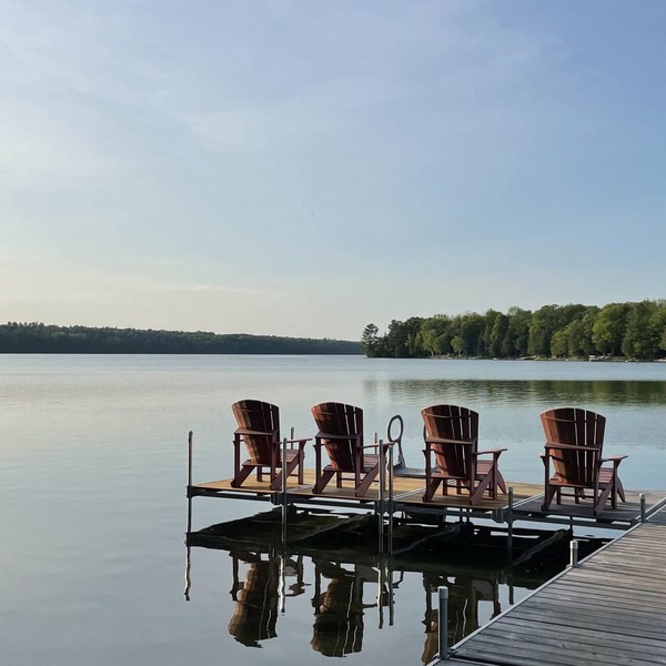 Yellow Cottage Sandy Lake Buckhorn. Beautiful turquoise water, water equipment.
