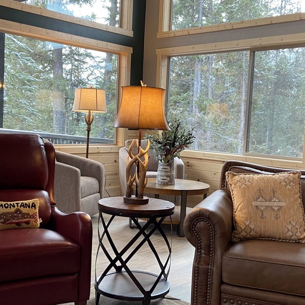 Yellowstone's LUXURY Cabin Retreat, w/Hot Tub! Ten Minutes from Yellowstone NP!