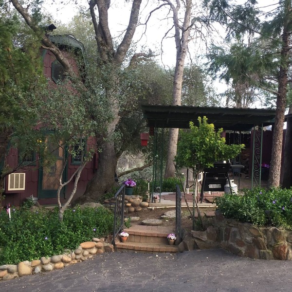 Yosemite's Suite Retreat's "Gingerbread House, Perfect for 2!