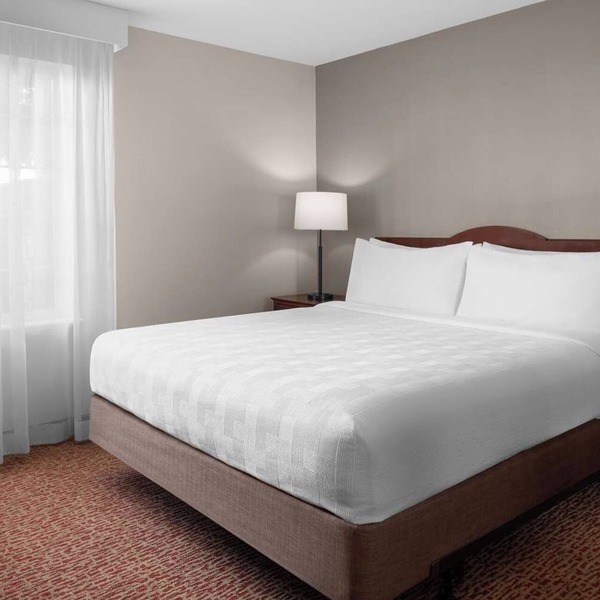 You Found it! Spacious 1BR Suite w/Separate Living Area, Free Breakfast!