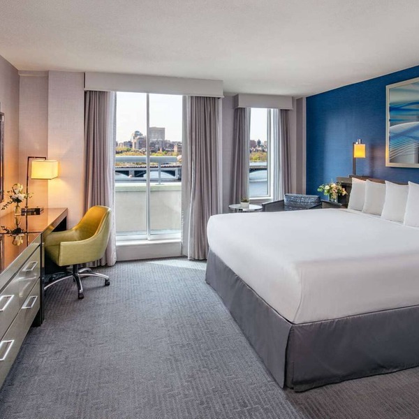 Your Luxurious Suite Awaits! Close to Attractions